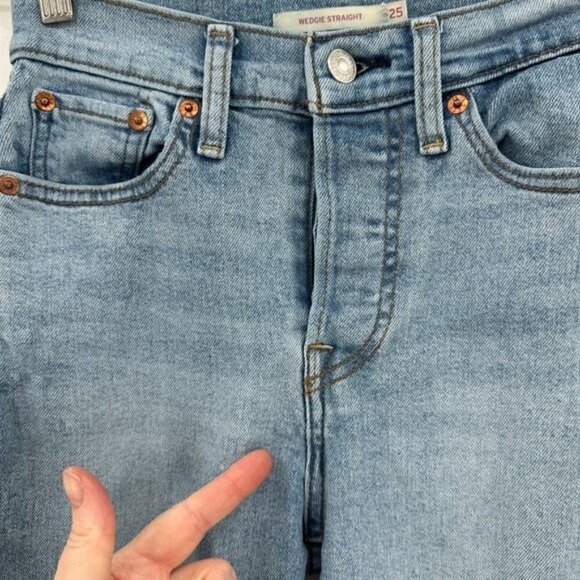 Levi's Wedgie Straight Ultra High-Rise Busted Knee Distressed 25 Button Fly Jean - Picture 4 of 9